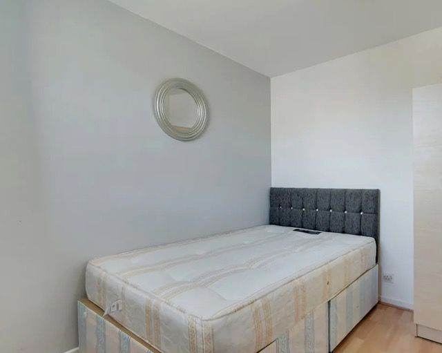 Double Room Hanbury Street £890/pm - Bills Inc | Shoreditch | Zone 1!