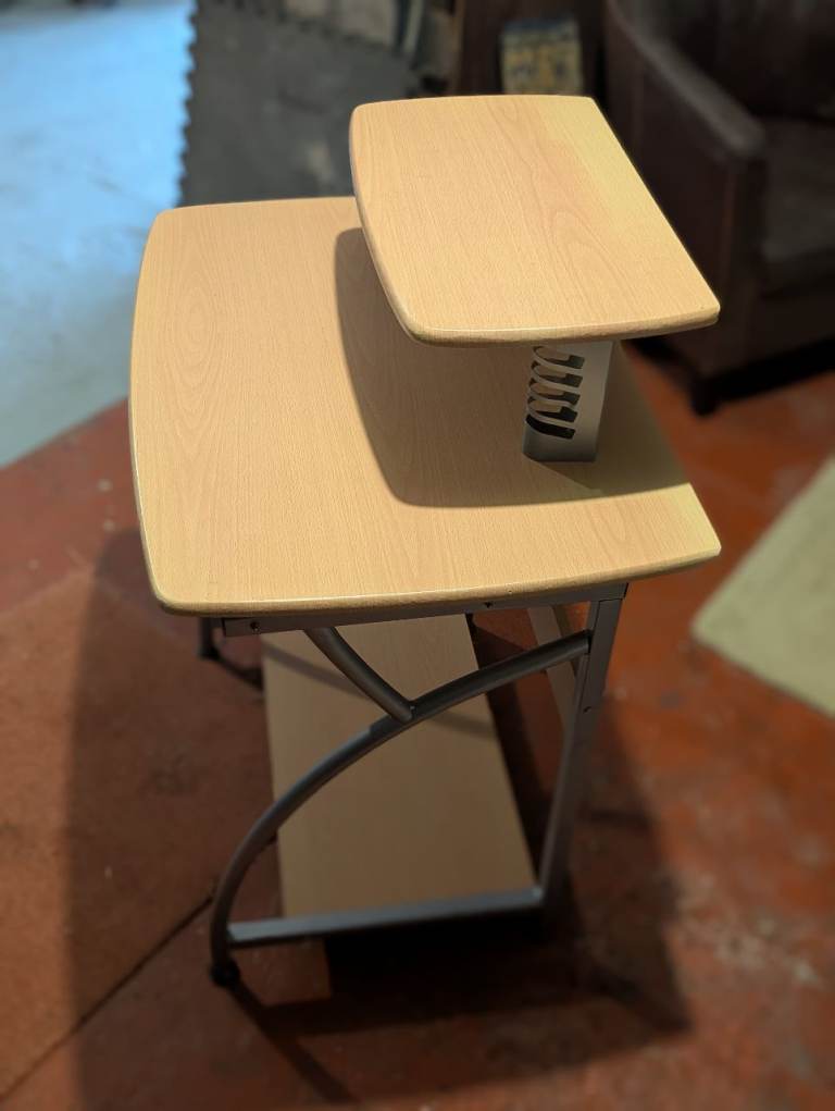 Computer desk 