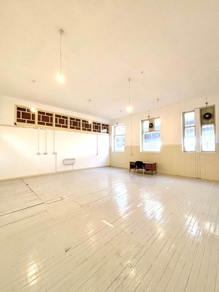 UNIQUE NEW CITY CENTRE SECOND FLOOR SPACE TO RENT. ALL BILLS INCLUDED! ARTIST STUDIO / OFFICE 