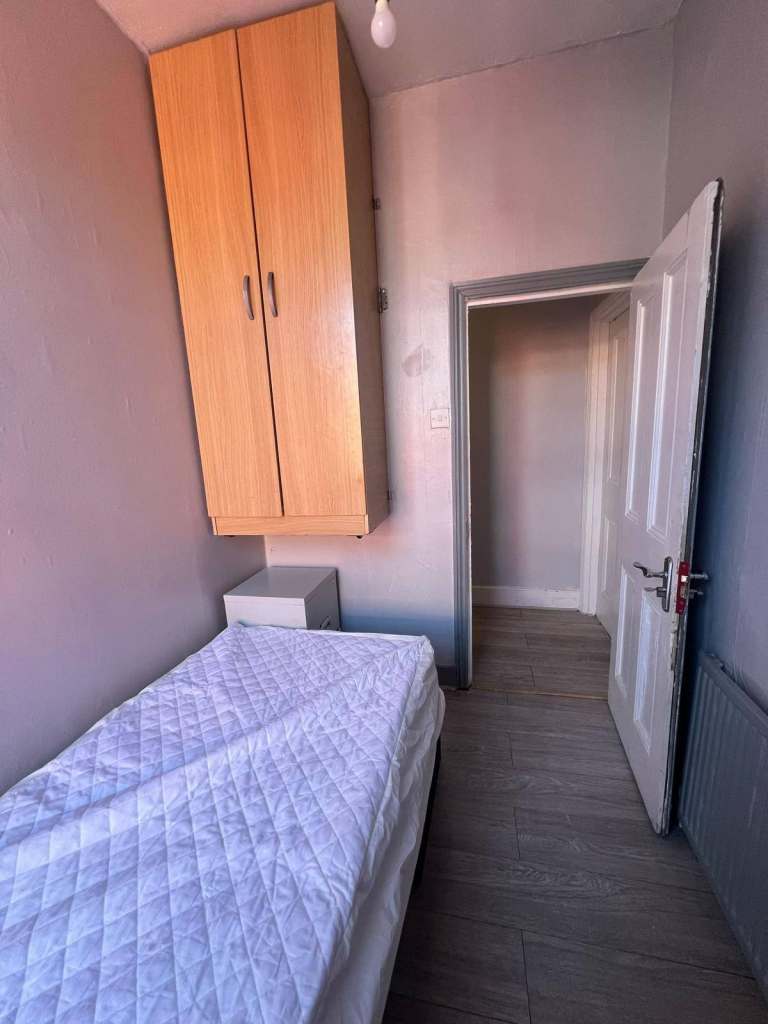 🏡 MODERN SINGLE ROOM IN STRATFORD ⭐