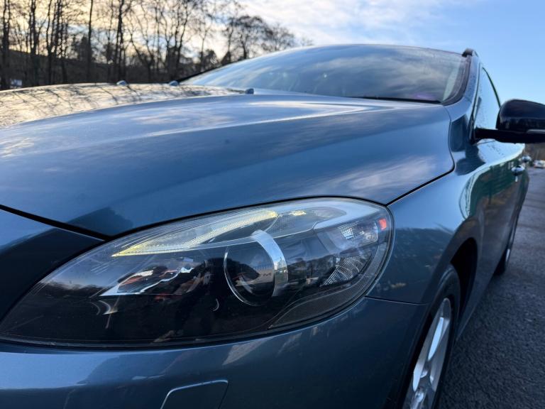 2013 Volvo V40 D2 Cross Country Lux 5dr HATCHBACK Diesel Manual