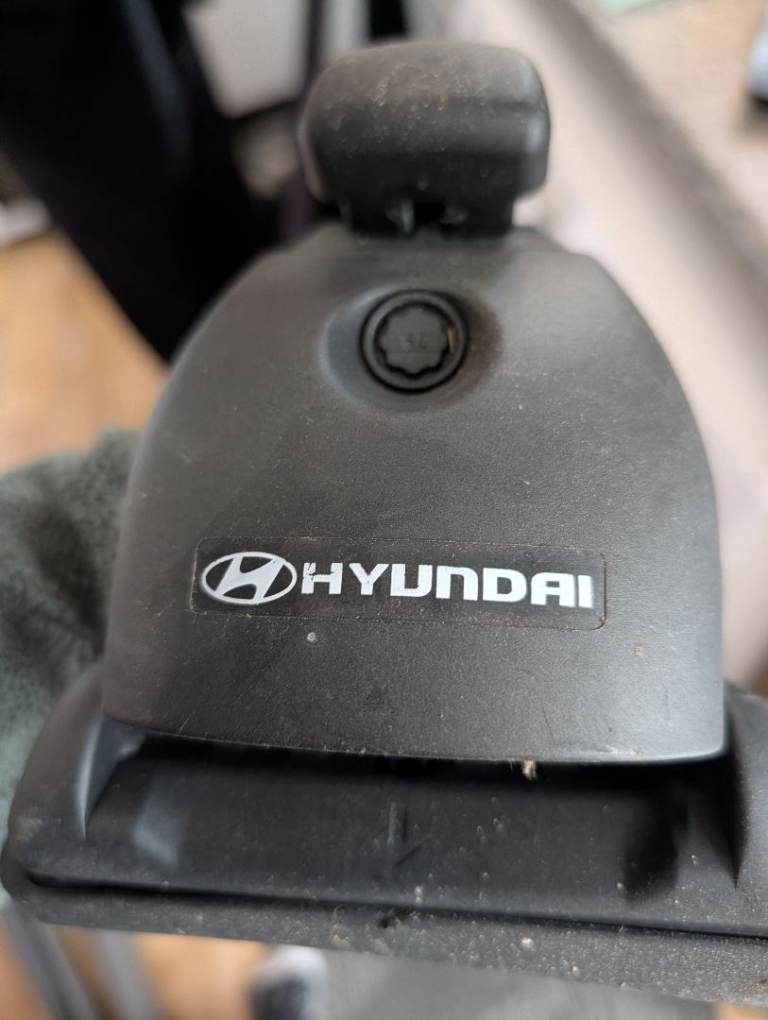 Hyundai Roof Rack + Thule Short Roof Adaptor no.774