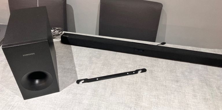 Samsung HW-H355 Soundbar with Subwoofer – Good Condition