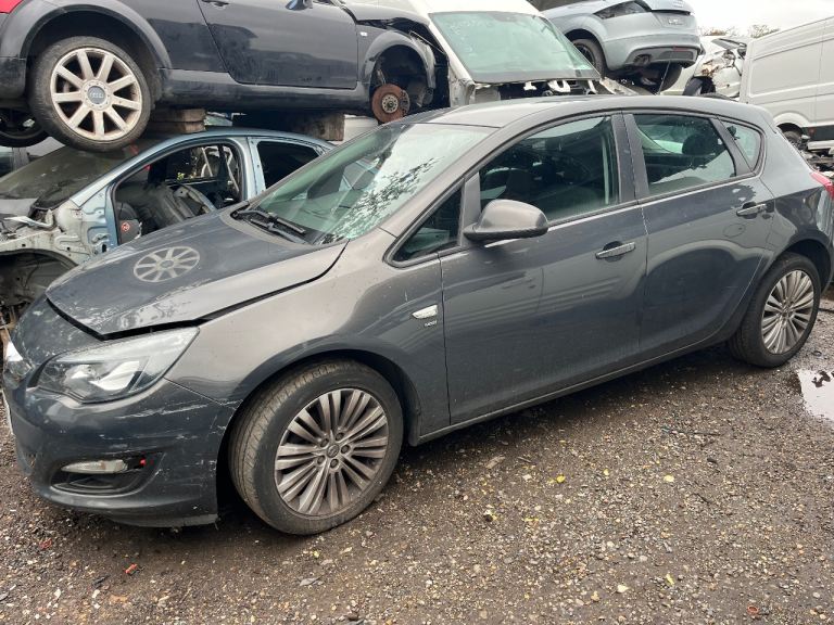 Vauxhall Astra J 1.4 2013 grey BREAKING FOR PARTS 