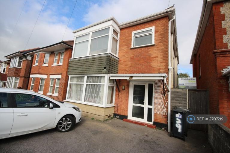 7 bedroom house in Bengal Road, Bournemouth, BH9 (7 bed) (#2707219)