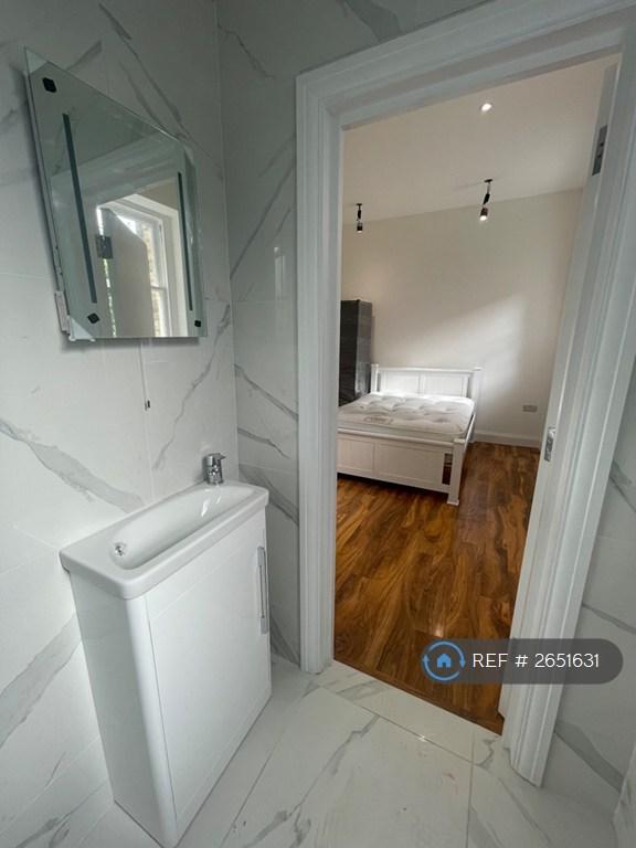 4 bedroom flat in Emmanuel House, Croydon,East Croydon ,Purley, Beckenham, Vic (4 bed) (#2651631)