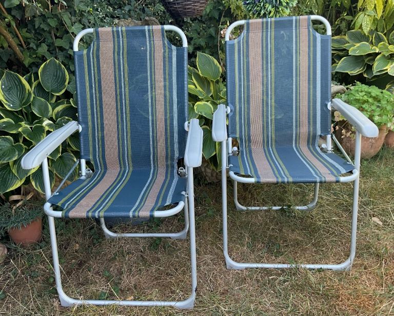 GARDEN CHAIRS FOLD AWAY X 2 VGC