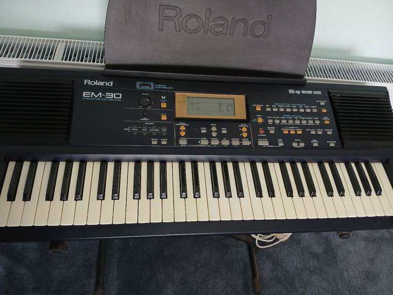 Roland keyboard EM30