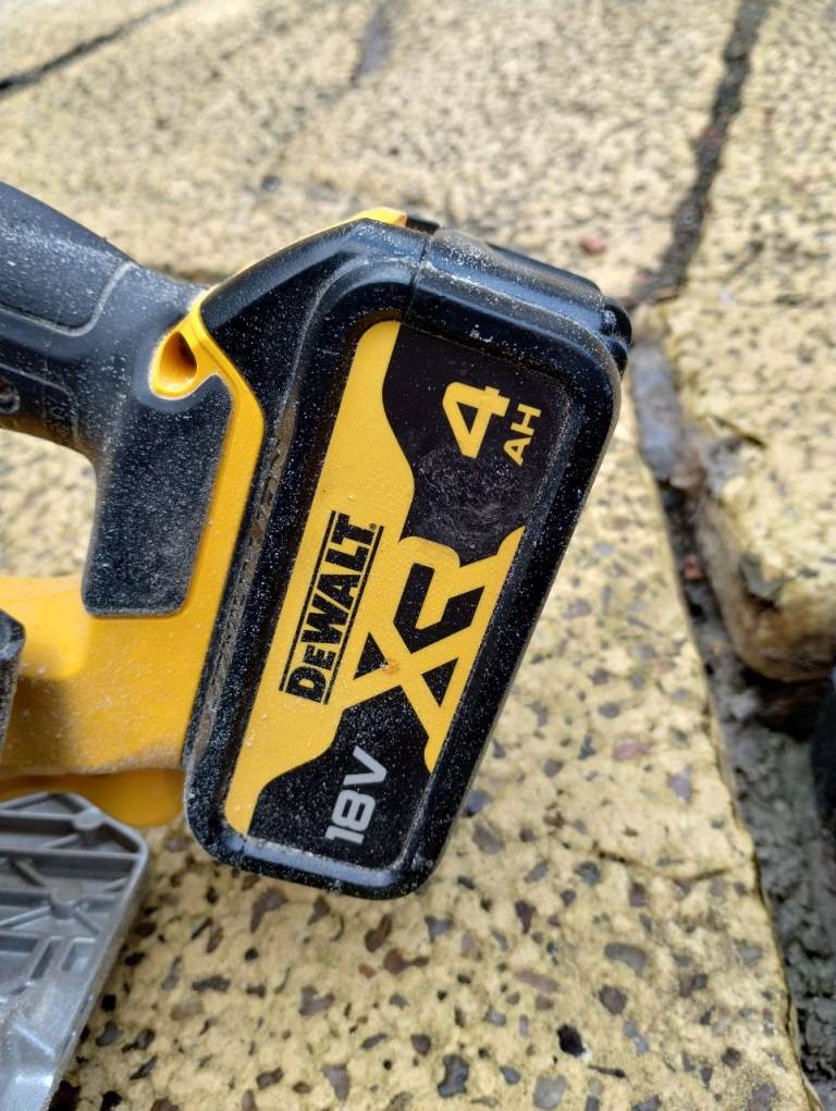 DeWalt Cordless Circular Saw 165mm with 18v 4.0Ah Battery