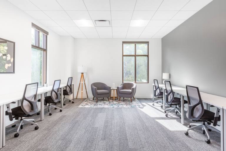 Glasgow - G51 1DZ \ Flexible Office Space for 4 Workstations