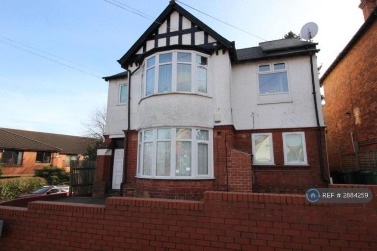 1 bedroom flat in Maple House, Redditch, B98 (1 bed) (#2884259)