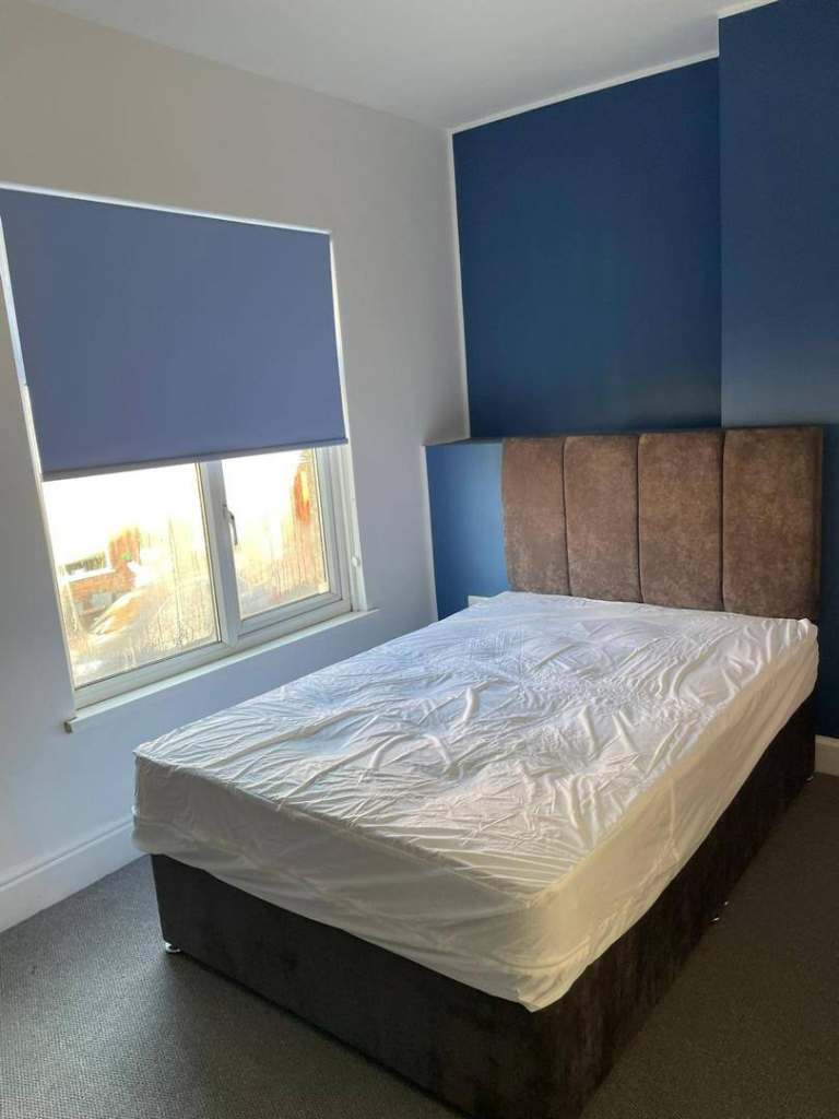 4 Bedroom 1 Ensuite and 1 Bathroom Coventry CV10 Near George Eliot Hospital | COMPANY LET ALLOWED