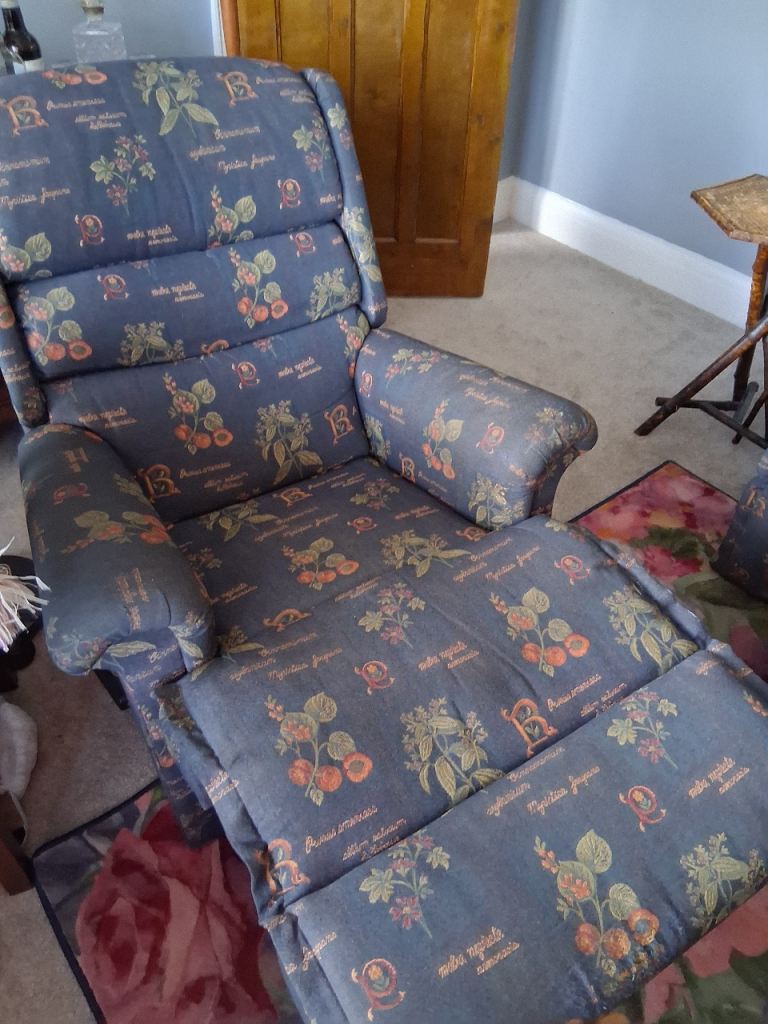 Free to collect 2 reclining armchars