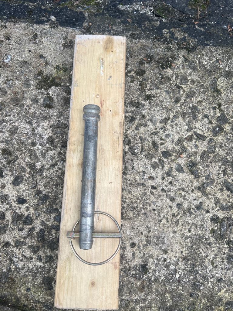Towing pin 