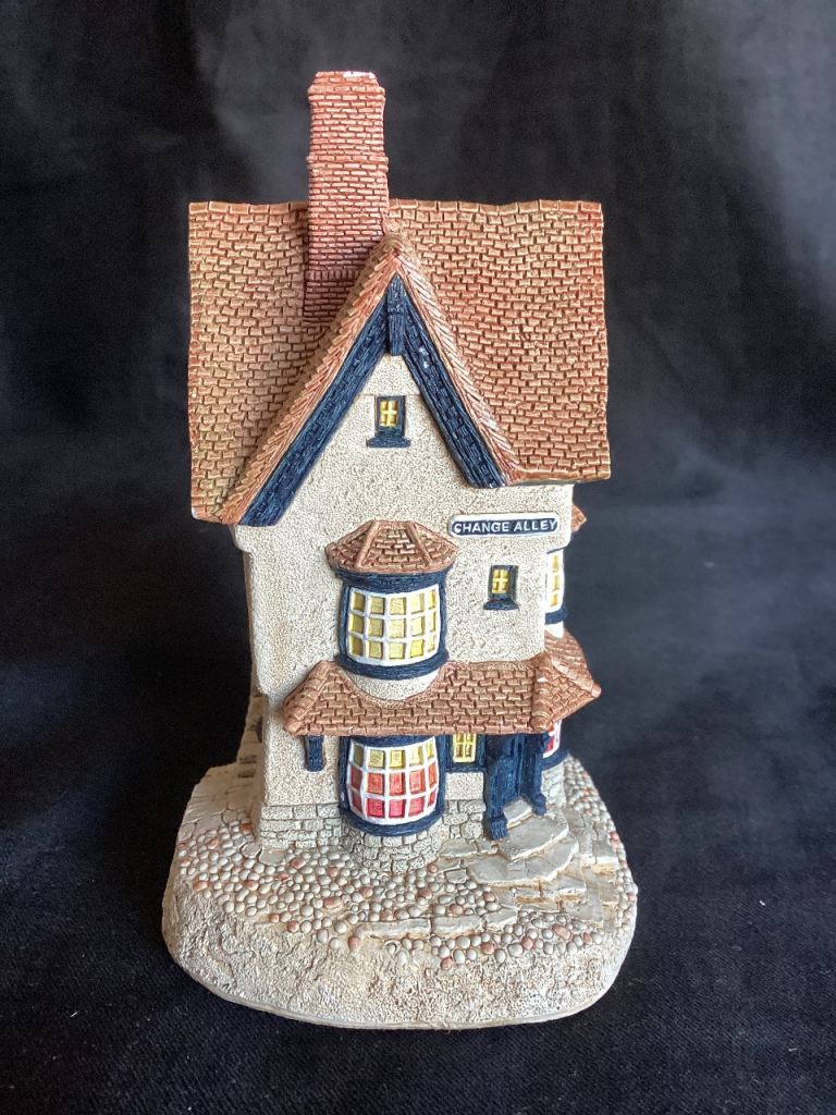 Lilliput Lane - Limited Edition - COUNTING HOUSE CORNER.