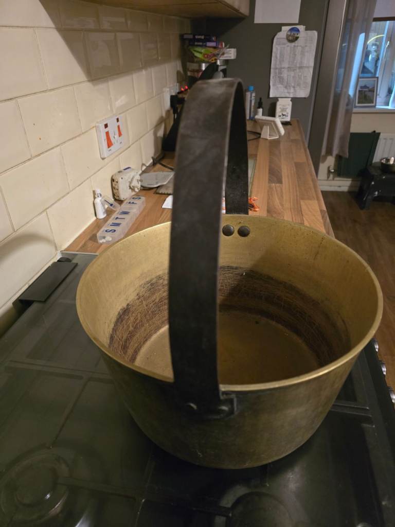 Large Vintage Brass Pot with Handle – Good Condition