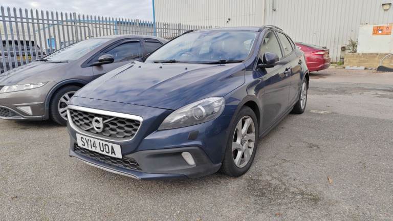 Volvo v40 cross country D2 1.6D diesel cheap long mot 