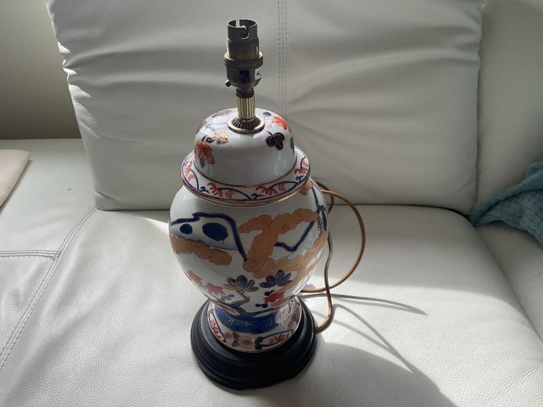 Large Oriental Chinese Porcelain Lamp.