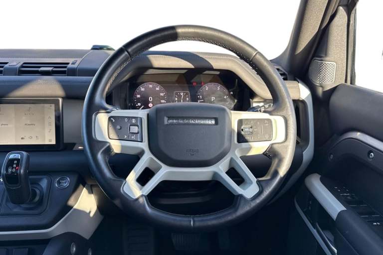 2024 Land Rover Defender 110 3.0 D300 X-Dynamic SE 5dr SUV DIESEL Automatic