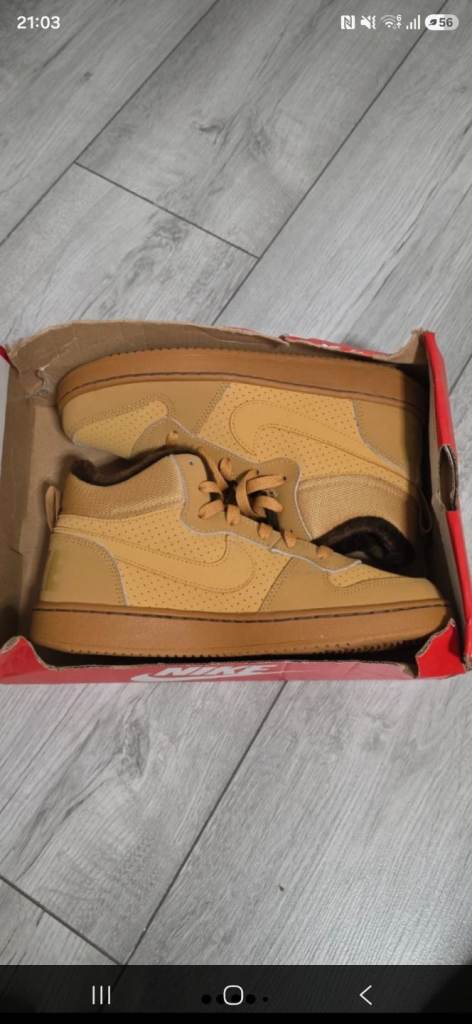 Nike court borough mid 