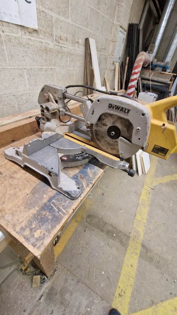 Dewalt chop saw 110v