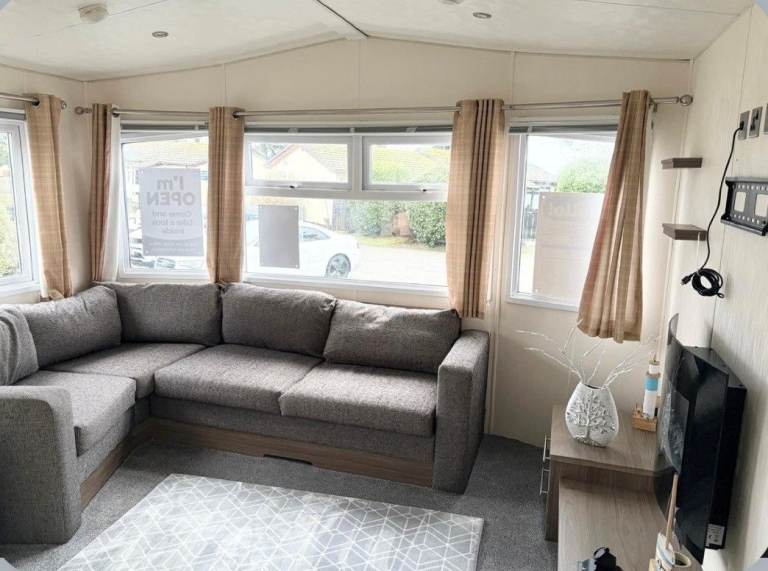 Great value static caravan holiday home for sale in Polperro, Cornwall