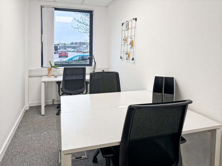 Broxburn - EH525AU \ Office Space for Teams with 5 Workstations