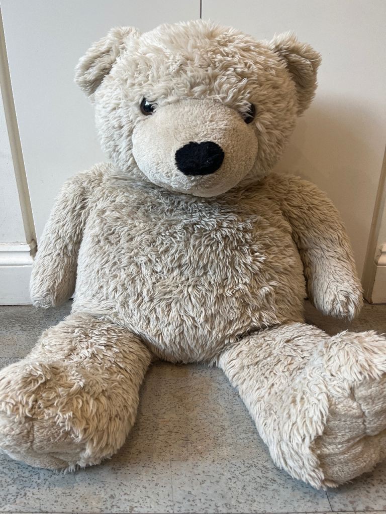 Gorgeous large (90cm x 70cm) Teddy bear “Timothy” is looking for a new home
