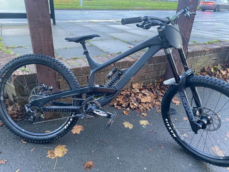 image for 2022 YT Tues Base 27.5 Bike