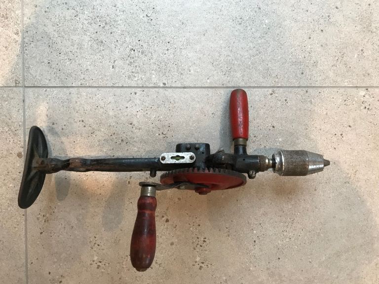 Vintage Millers Falls manual shoulder/breast brace drill. Collectable.