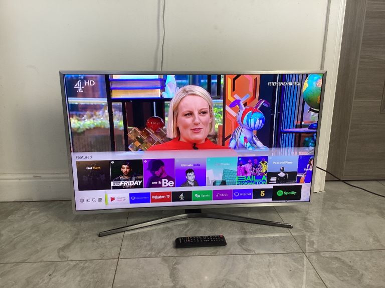 Samsung 32” Smart 4K LED TV with WiFi & Apps – Great Condition – £100