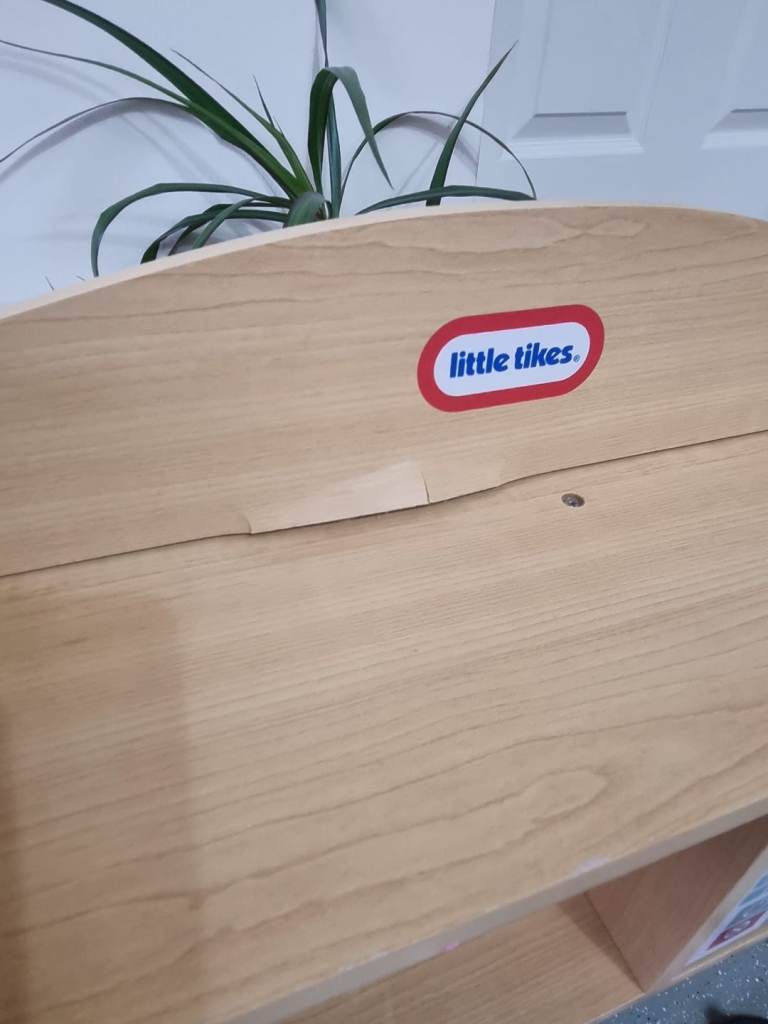 Play kitchen and items