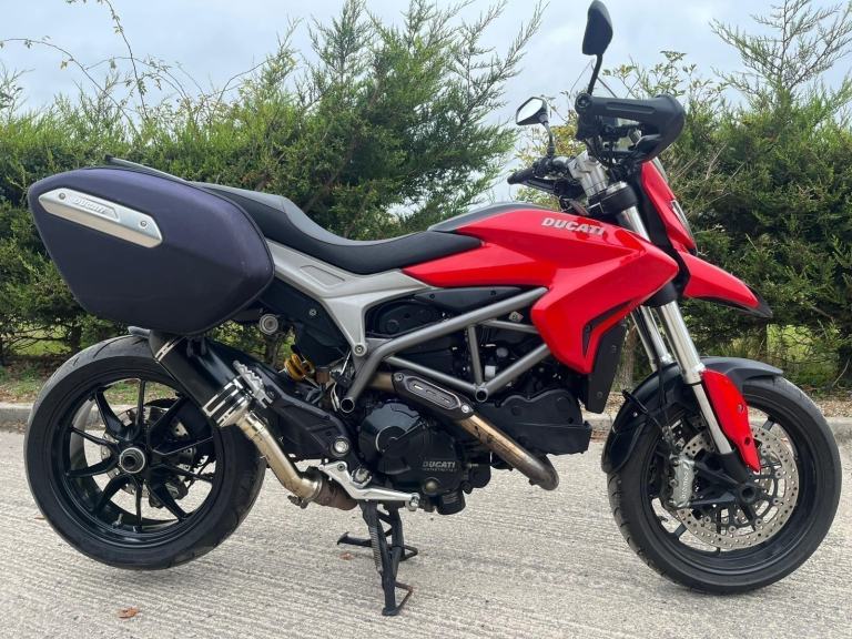 2013 13 DUCATI HYPERSTRADA 821 HYPERMOTARD SUPERMOTO TOURER RED PANNIERS HISTORY