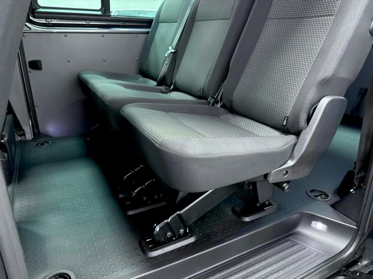 2022 Volkswagen Transporter 2.0 BiTDI T32 Highline Kombi DSG FWD SWB Euro 6 (s/s) 5dr WINDOW VAN ...