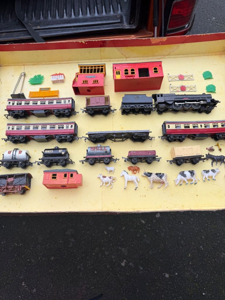 Vintage Tri-ang Railways Job Lot – OO Gauge Trains, Wagons, Buildings & Figures