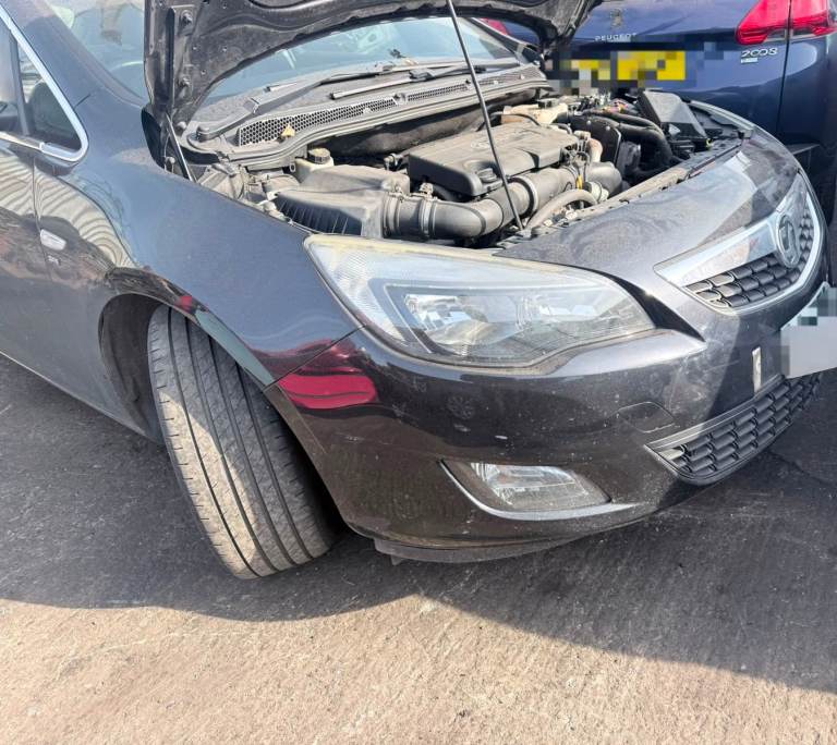 Breaking spare parts vauxhall astra j mk6 