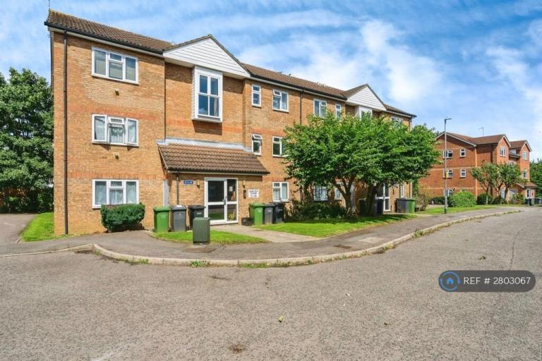 2 bedroom flat in Quilter Close, Luton, LU3 (2 bed) (#2803067)