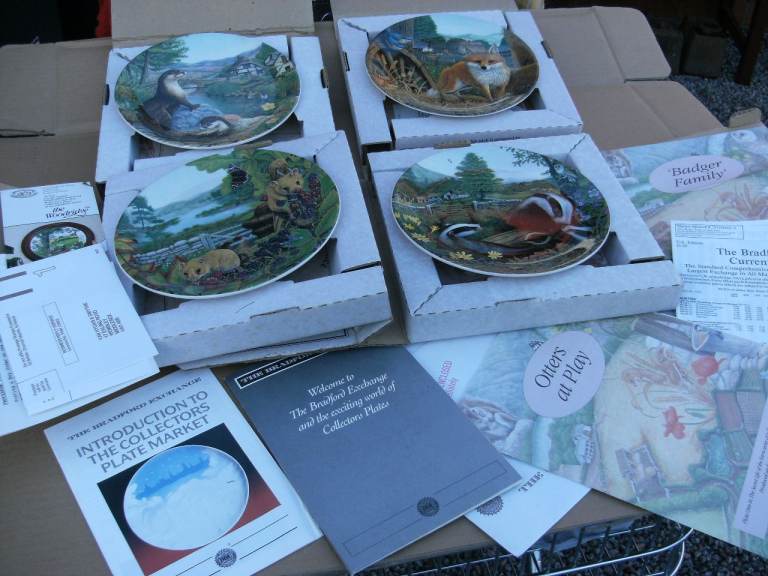 BRADFORD EXCHANGE COLLECTOR PLATES, DAVENPORT POTTERY THE SECRET LIFE OF THE FARM £50 ono