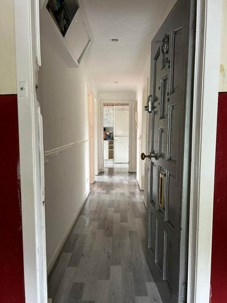 2 bed room flat in riddrie