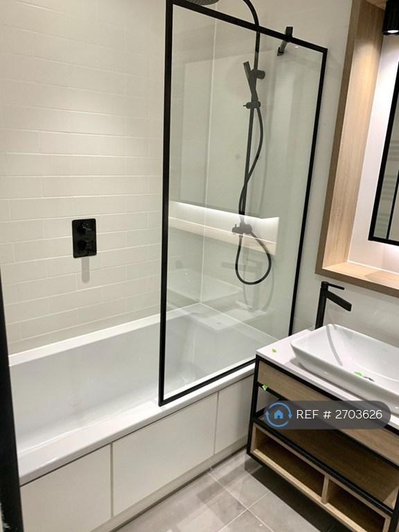 1 bedroom in Rothesay House, London, W6 (#2703626)