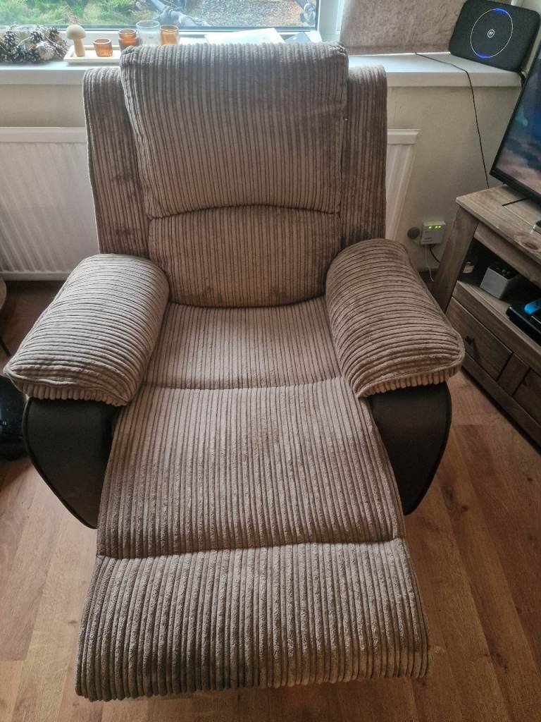 Manual recliner- excellent condition