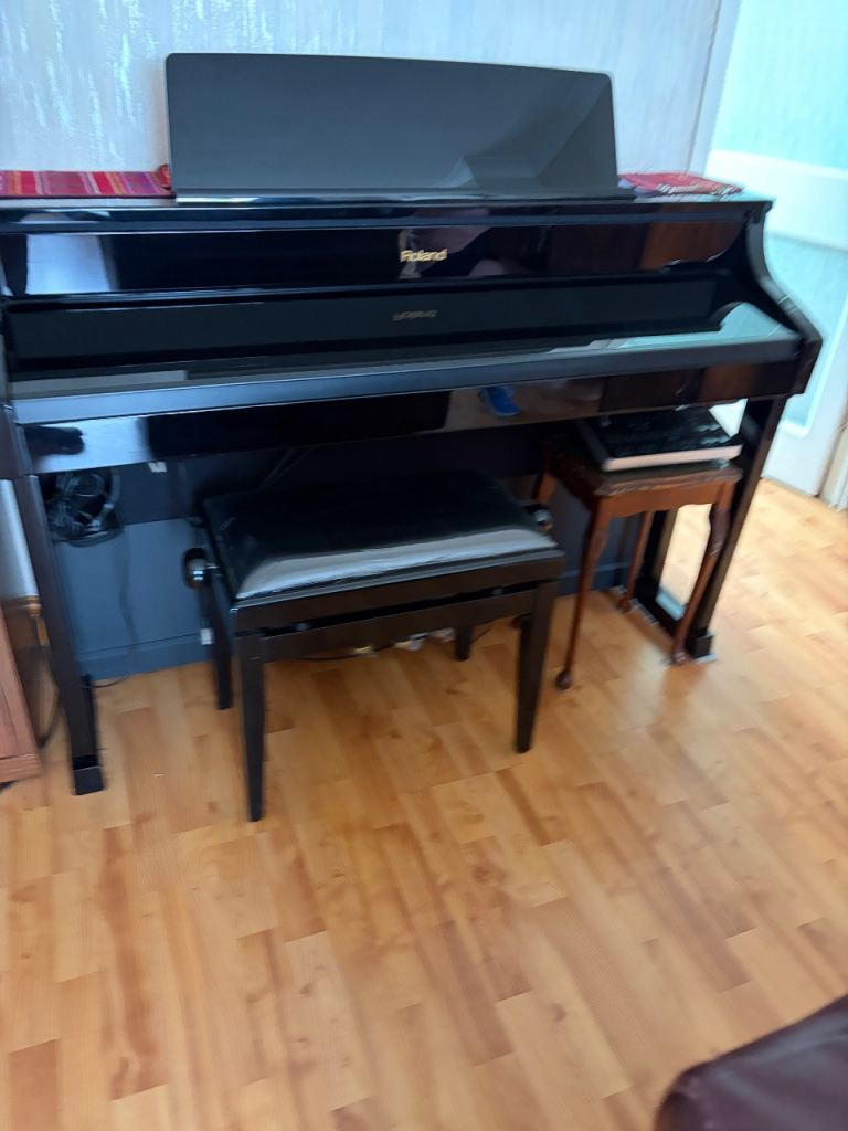 Roland Electric upright Piano HP507
