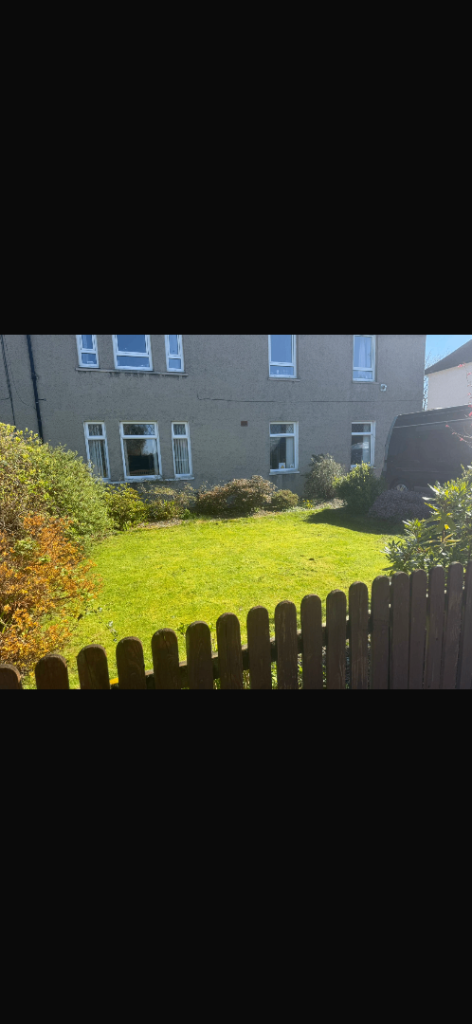 3 bedroom ground floor front and back door in levenvale 