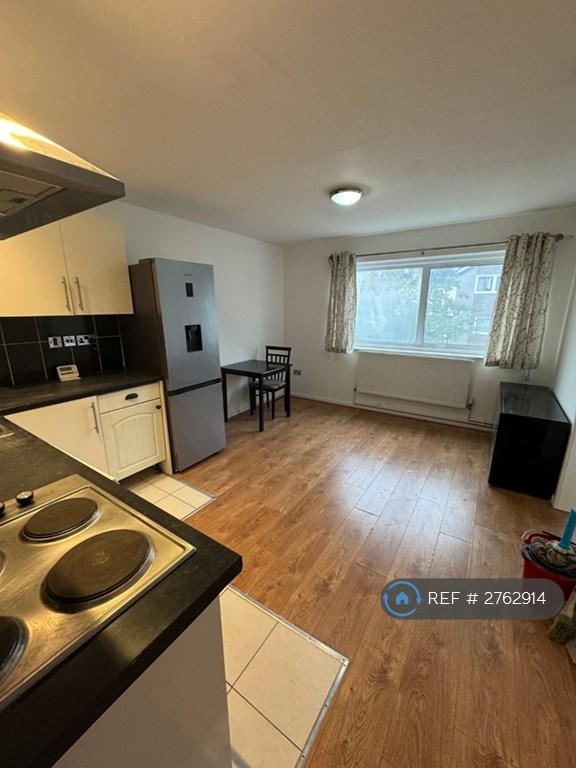 1 bedroom flat in Yeoman Road, Northolt, UB5 (1 bed) (#2762914)