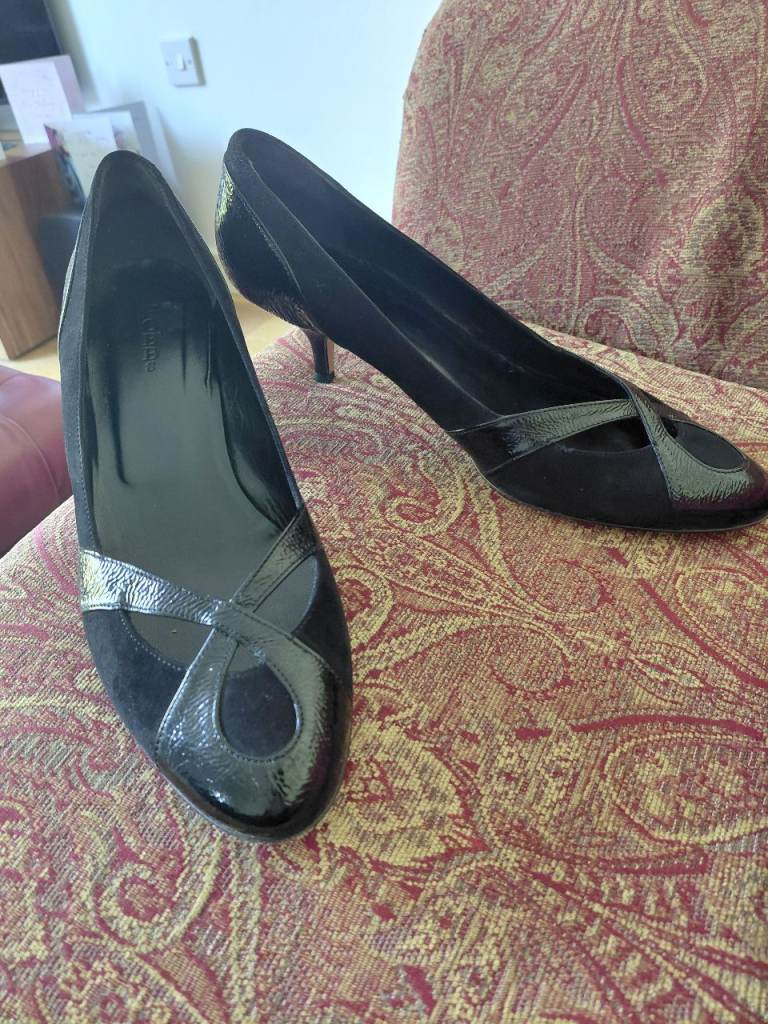 Black Suede and Patent Leather Kitten Heel Shoes – Good Condition