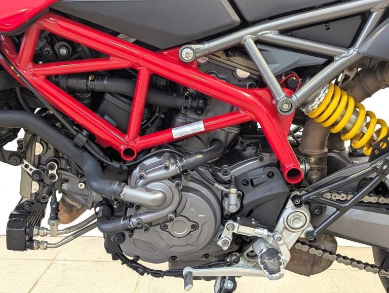 DUCATI HYPERMOTARD 950 2021 - 1 OWNER - FSH - OIL AND RAD GUARD - GENUINE BIKE