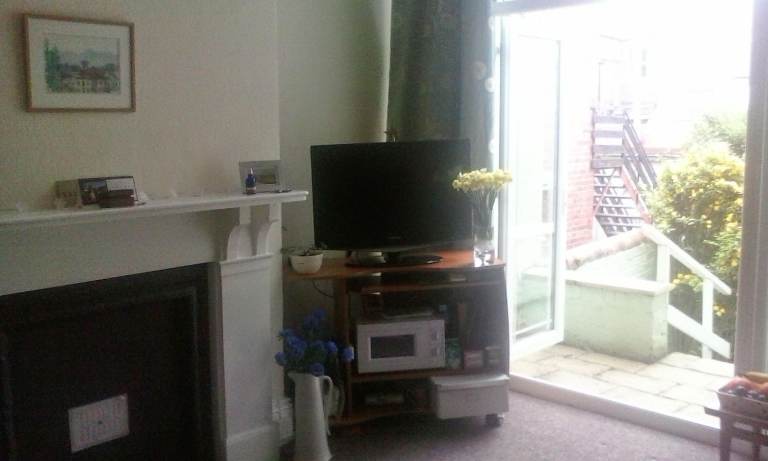 Large lovely sunny room to rent in beautiful Jesmond House