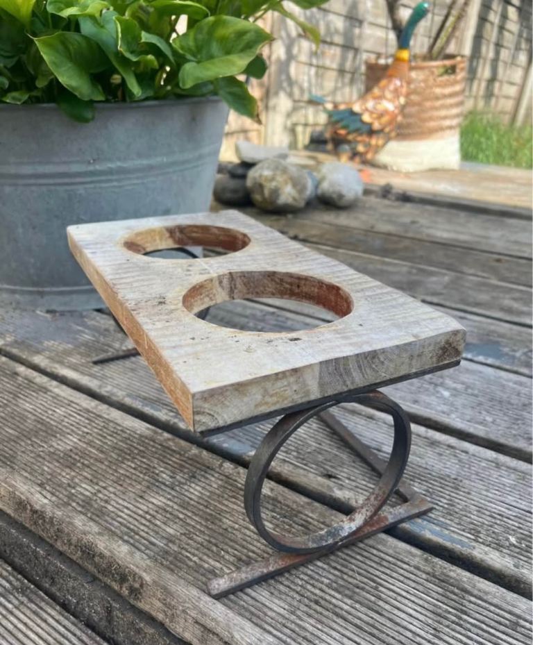Double bowls dog feeder or plant holder