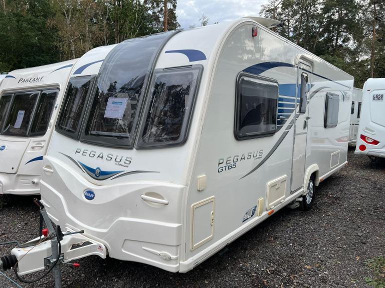 Bailey PEGASUS GT 65 VERONA - 2013 - 4 BETH - FIXED DOUBLE BED - MOTOR MOVER
