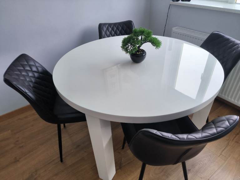 4 BLACK DINING CHAIRS